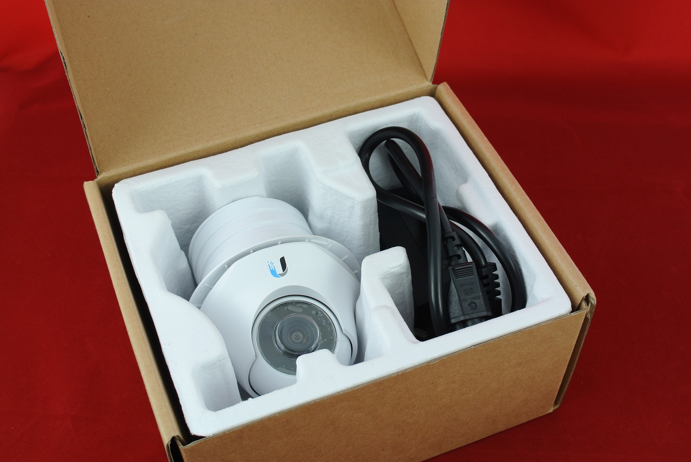 UniFi Video Camera Dome открытая коробка 