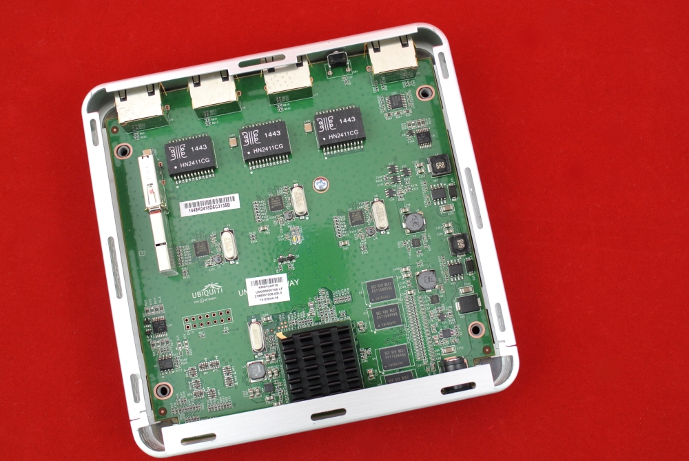 UniFi Security Gateway вид на ситемную плату 