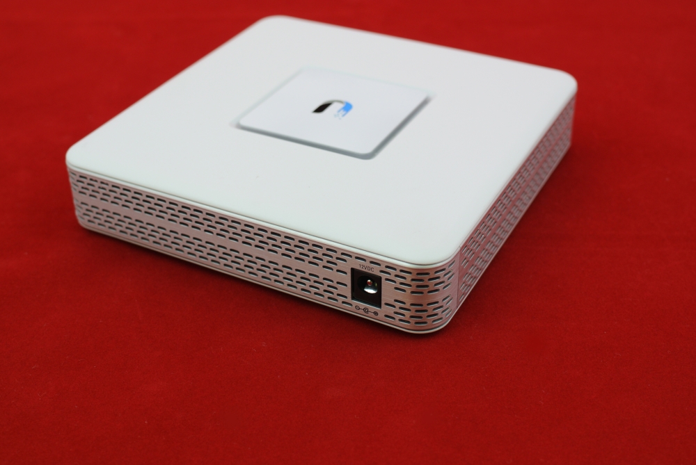 UniFi Security Gateway радиаторная решетка 