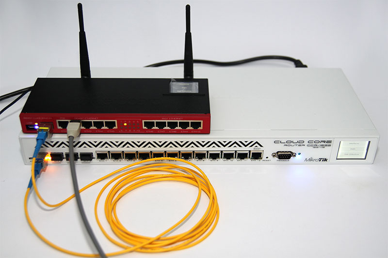 оптоволоконне з'єднання через SFP модуль оптоволоконное соединение через SFP модуль