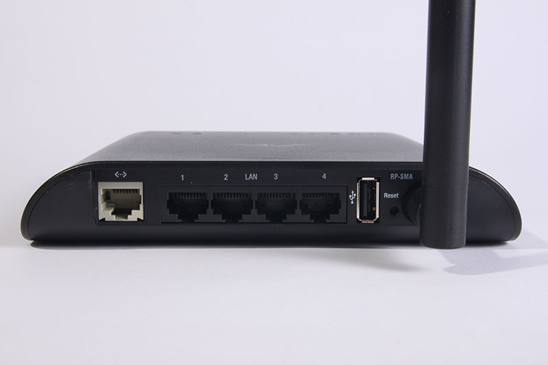 Ubiquiti AirRouter-HP задня панель та мережні інтерфейси Ubiquiti AirRouter-HP задняя панель и сетевые интерфейсы