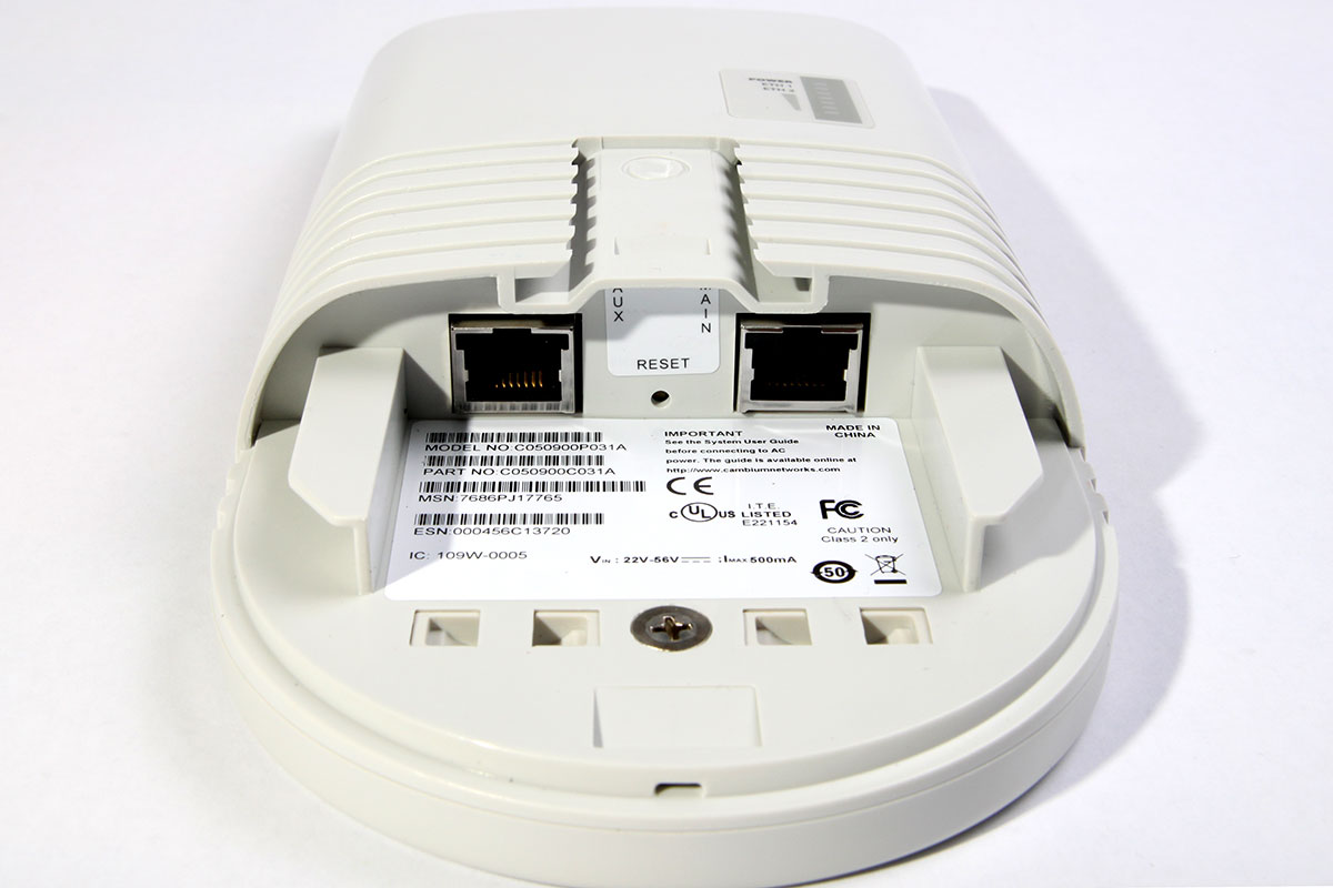 Cambium Networks ePMP-1000 зі знятою кришкою Cambium Networks ePMP-1000 со снятой крышкой