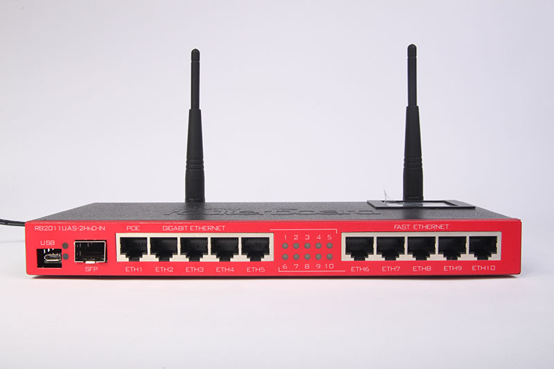 зовнішній вигляд RB2011UAS-2HnD-IN внешний вид RB2011UAS-2HnD-IN