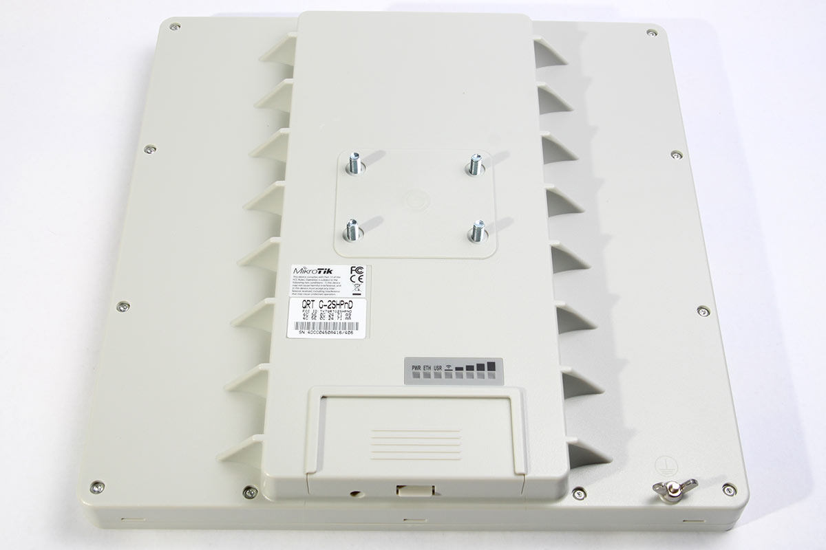 Mikrotik QRT-2 вид на задню панель Mikrotik QRT-2 вид на заднюю панель