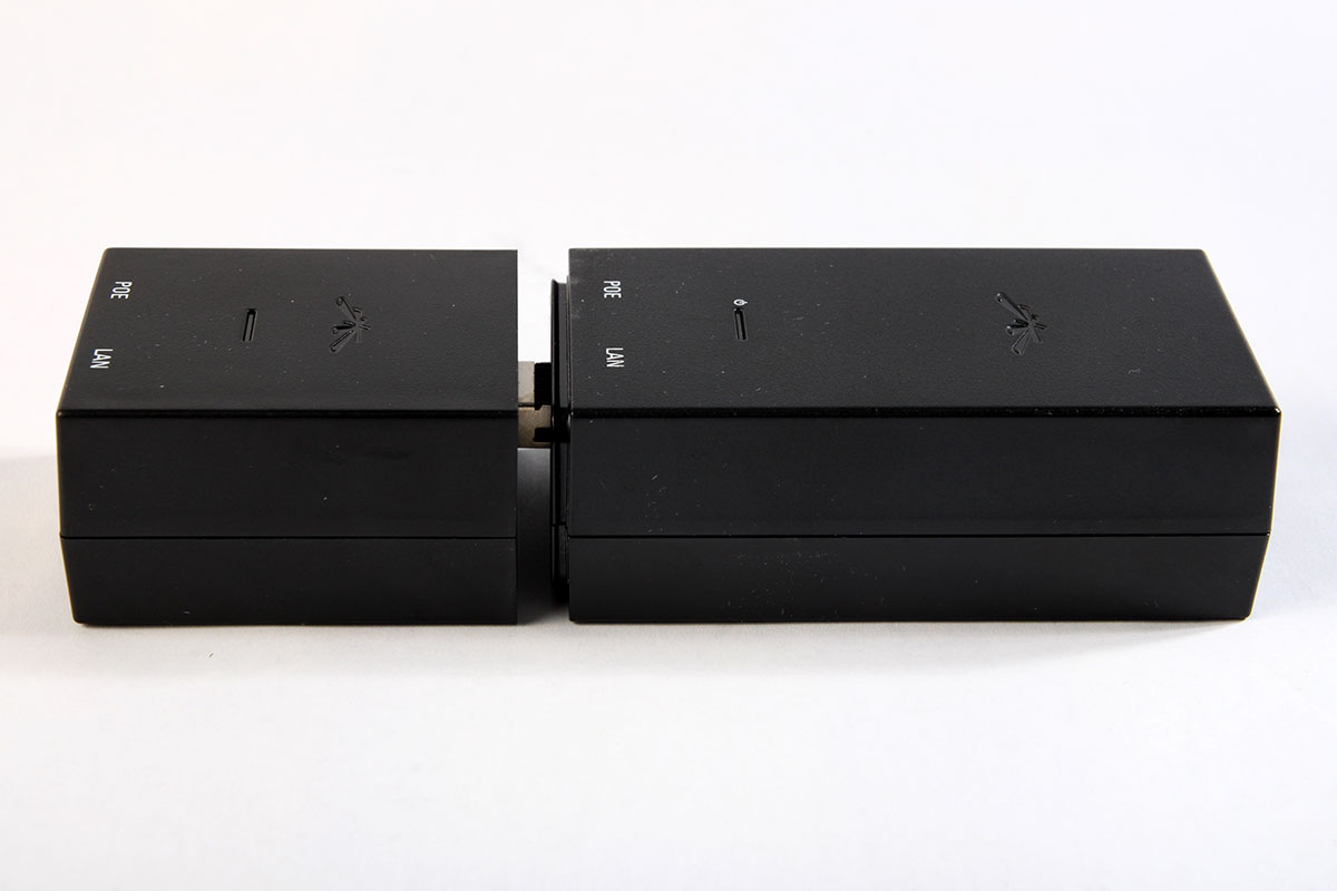 З'єднання PoE адаптер та Ubiquiti airGateway Соединение PoE адаптер и Ubiquiti airGateway