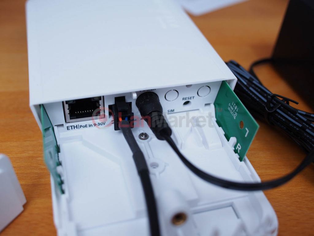 section1_wap_lte_kit_review_pic15_powering.jpg section1_wap_lte_kit_review_pic15_powering.jpg