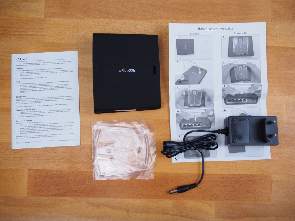 hap_ac2_RBD52G-5HacD2HnD-TC_pic3_accessories.JPG