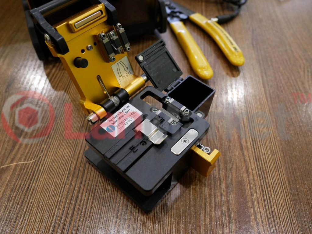 21_skycom_t-308x_pic13.jpg 21_skycom_t-308x_pic13.jpg