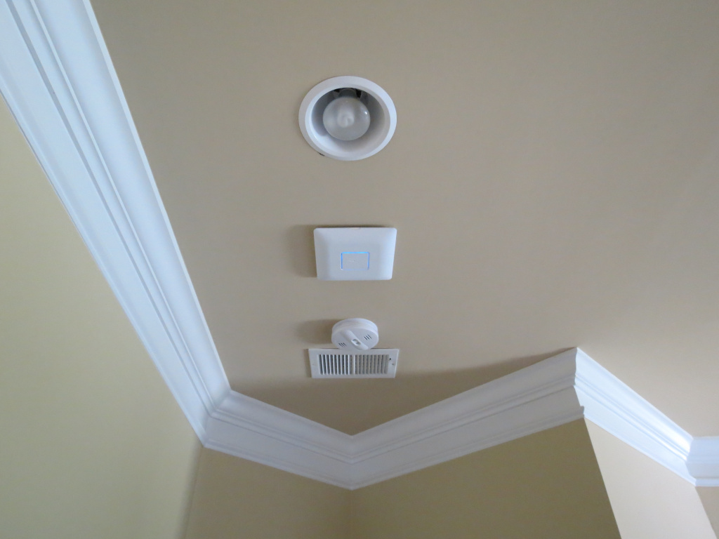 Выбор оборудования для построения HotSpot, корпоративных и гостевых сетей. Часть вторая сеть на UniFi от Ubiquiti Выбор оборудования для построения HotSpot, корпоративных и гостевых сетей. Часть вторая сеть на UniFi от Ubiquiti