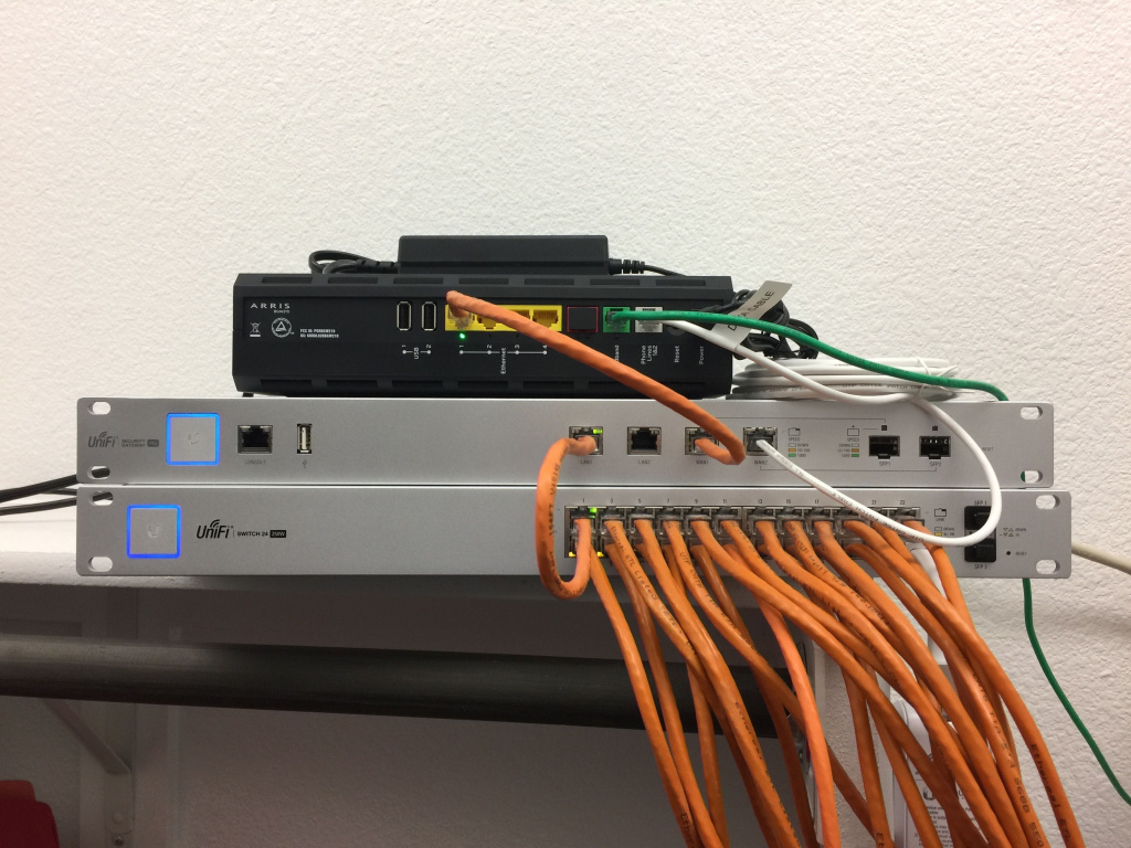 Выбор оборудования для построения HotSpot, корпоративных и гостевых сетей. Часть вторая сеть на UniFi от Ubiquiti Выбор оборудования для построения HotSpot, корпоративных и гостевых сетей. Часть вторая сеть на UniFi от Ubiquiti