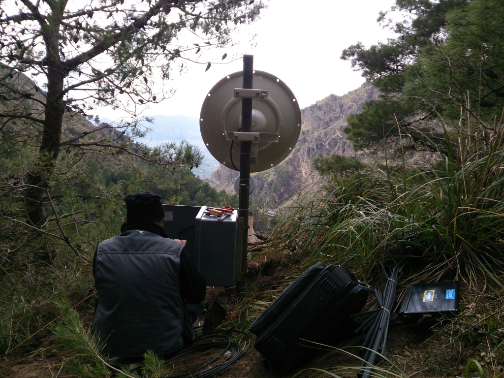 Вибір обладнання для створення бездротового мосту Point-to-Point Выбор оборудования для создания беспроводного моста Point-to-Point