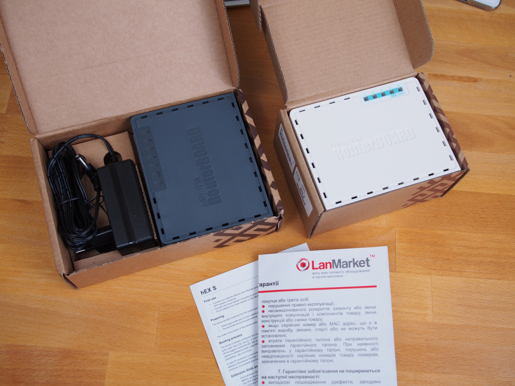 mikrotik_rb760igs_hex-s_compare_to_rb750gr3_hex_pic3_unbox.JPG
