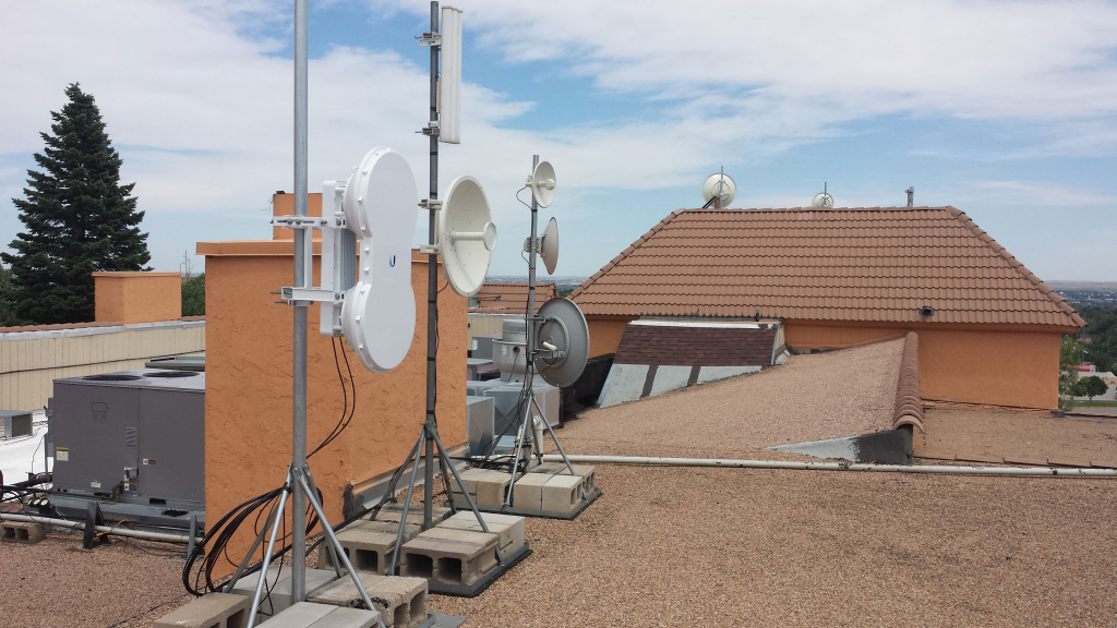 Вибір обладнання для створення бездротового мосту Point-to-Point Выбор оборудования для создания беспроводного моста Point-to-Point