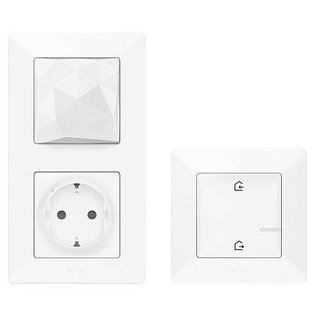 Стартовый набор (шлюз WiFi + smart-розетка + выключатель "Дома/Не дома") Valena Life, белый